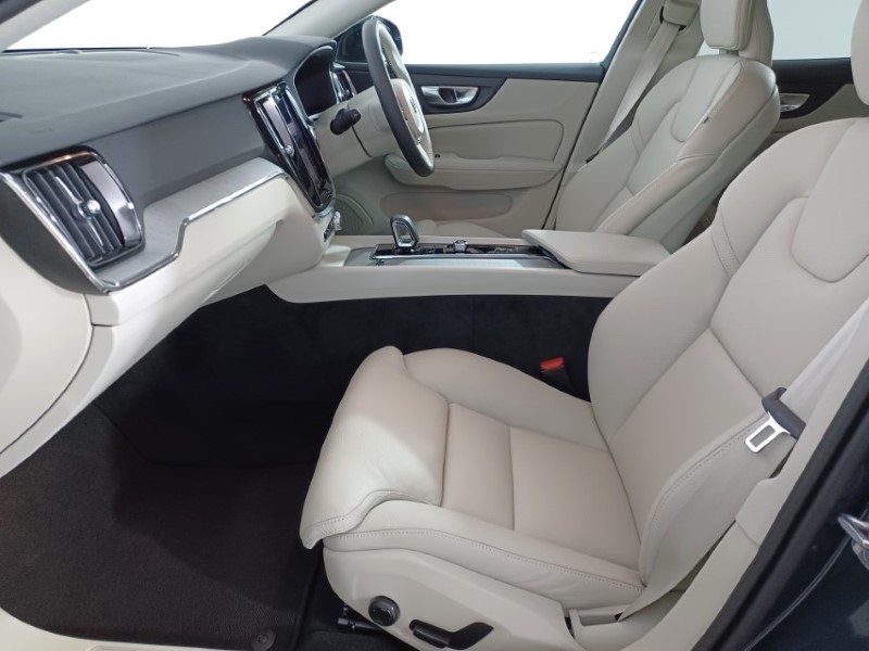 2025 (25) VOLVO V60 2.0 B4P Plus Dark 5dr Auto [7 speed] 4095740