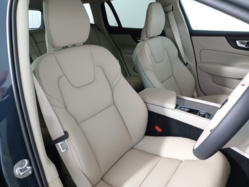 2025 (25) VOLVO V60 2.0 B4P Plus Dark 5dr Auto [7 speed] 4095736