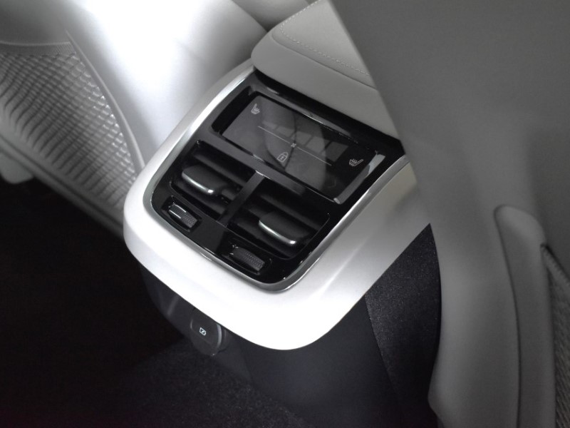 2025 (25) VOLVO V60 2.0 B4P Plus Dark 5dr Auto [7 speed] 4095762