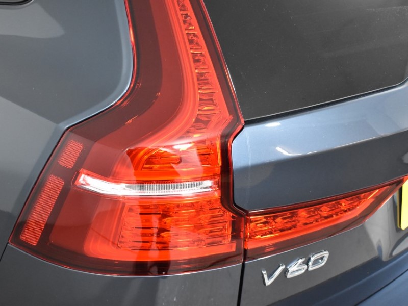2025 (25) VOLVO V60 2.0 B4P Plus Dark 5dr Auto [7 speed] 4095768