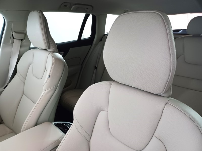 2025 (25) VOLVO V60 2.0 B4P Plus Dark 5dr Auto [7 speed] 4095742