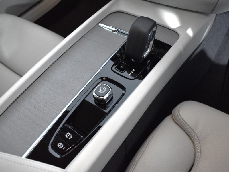 2025 (25) VOLVO V60 2.0 B4P Plus Dark 5dr Auto [7 speed] 4095756