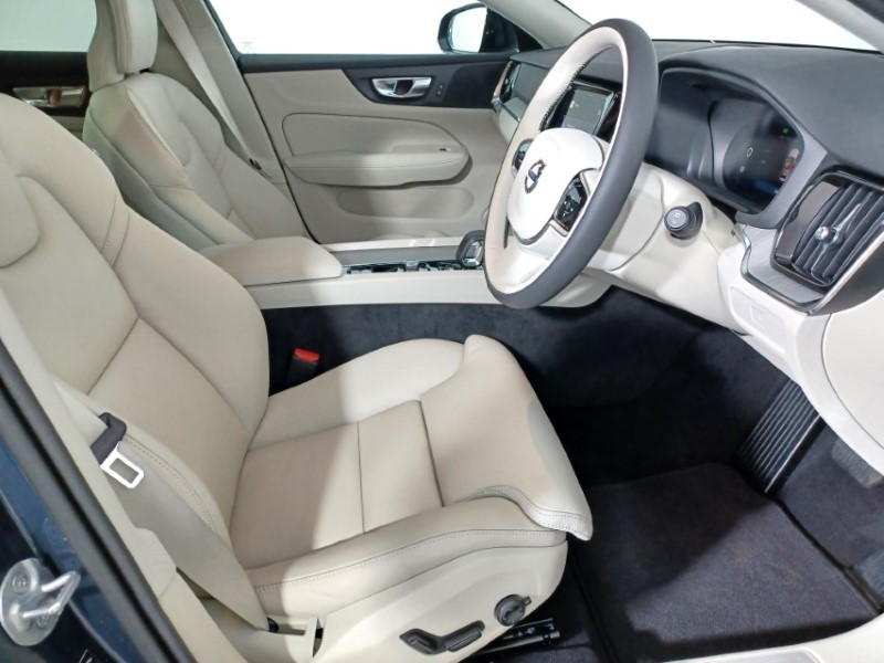 2025 (25) VOLVO V60 2.0 B4P Plus Dark 5dr Auto [7 speed] 4095735