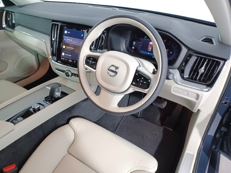 2025 (25) VOLVO V60 2.0 B4P Plus Dark 5dr Auto [7 speed] 4095734
