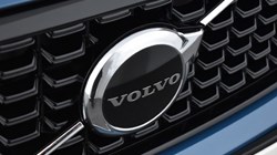 2025 (25) VOLVO XC40 2.0 B3P Plus Dark 5dr Auto 4680253