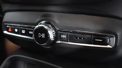 2025 (25) VOLVO XC40 2.0 B3P Plus Dark 5dr Auto 4680235