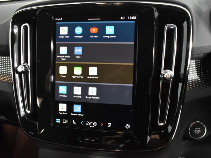 2025 (25) VOLVO XC40 2.0 B3P Plus Dark 5dr Auto 4714295