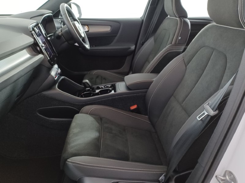2025 (25) VOLVO XC40 2.0 B3P Plus Dark 5dr Auto 4714281