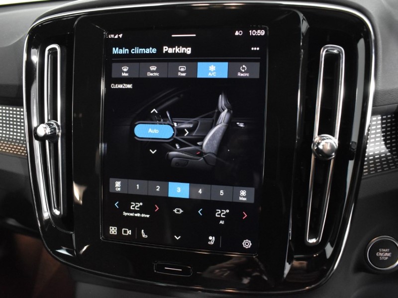 2025 (25) VOLVO XC40 2.0 B3P Plus Dark 5dr Auto 4714294