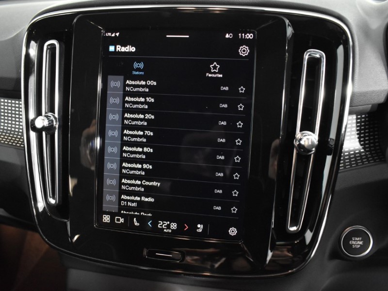 2025 (25) VOLVO XC40 2.0 B3P Plus Dark 5dr Auto 4714296