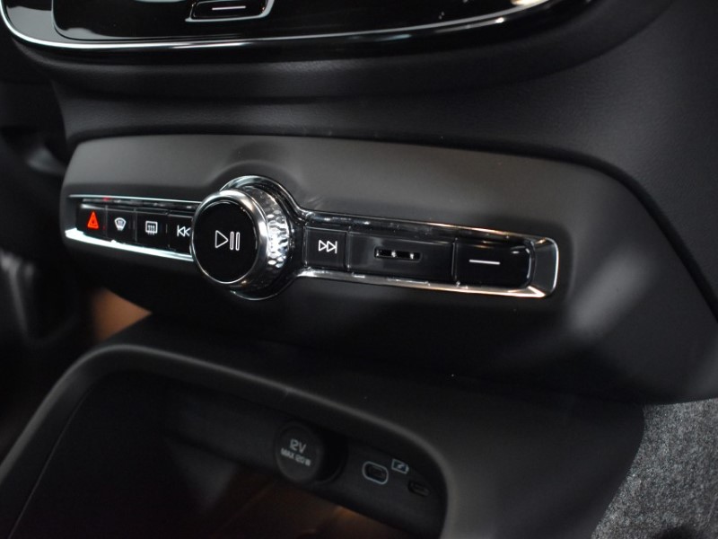 2025 (25) VOLVO XC40 2.0 B3P Plus Dark 5dr Auto 4714300