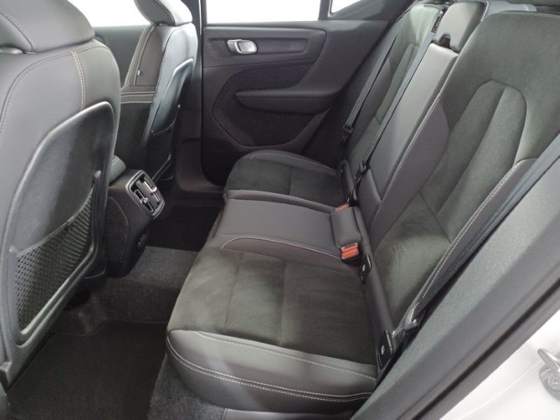 2025 (25) VOLVO XC40 2.0 B3P Plus Dark 5dr Auto 4714284