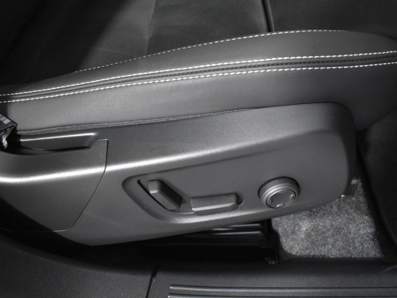 2025 (25) VOLVO XC40 2.0 B3P Plus Dark 5dr Auto 4714304