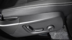 2025 (25) VOLVO XC40 2.0 B3P Plus Dark 5dr Auto 4714304