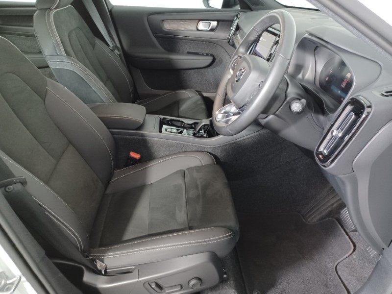 2025 (25) VOLVO XC40 2.0 B3P Plus Dark 5dr Auto 4714274