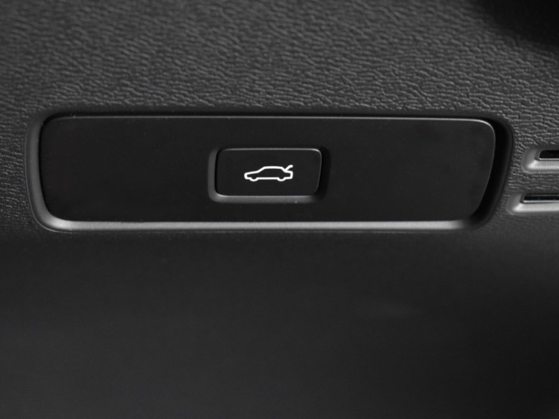 2025 (25) VOLVO XC40 2.0 B3P Plus Dark 5dr Auto 4714302