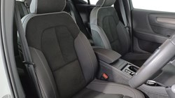 2025 (25) VOLVO XC40 2.0 B3P Plus Dark 5dr Auto 4714275