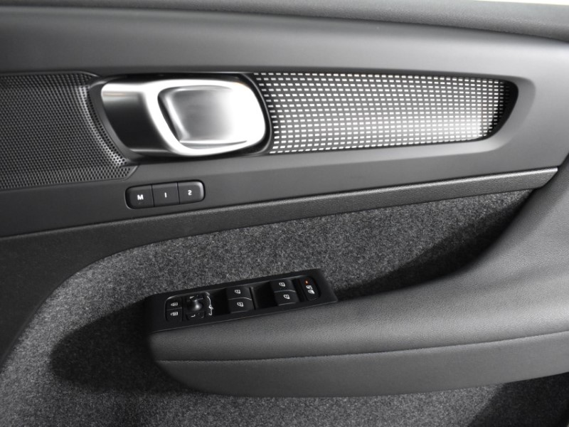 2025 (25) VOLVO XC40 2.0 B3P Plus Dark 5dr Auto 4714303