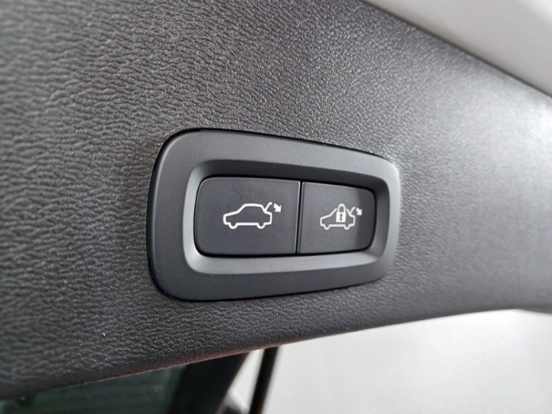 2025 (25) VOLVO XC40 2.0 B3P Plus Dark 5dr Auto 4714288