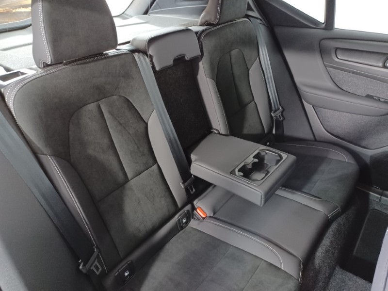 2025 (25) VOLVO XC40 2.0 B3P Plus Dark 5dr Auto 4784860