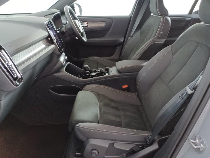 2025 (25) VOLVO XC40 2.0 B3P Plus Dark 5dr Auto 4784863