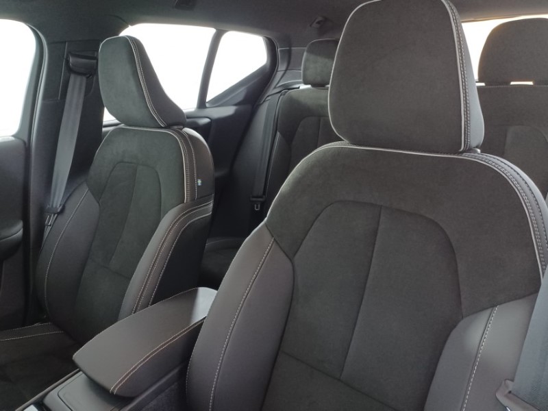 2025 (25) VOLVO XC40 2.0 B3P Plus Dark 5dr Auto 4784865