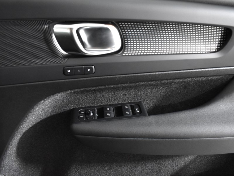 2025 (25) VOLVO XC40 2.0 B3P Plus Dark 5dr Auto 4784897