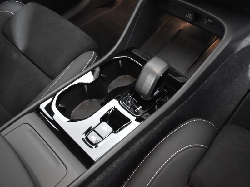 2025 (25) VOLVO XC40 2.0 B3P Plus Dark 5dr Auto 4784898