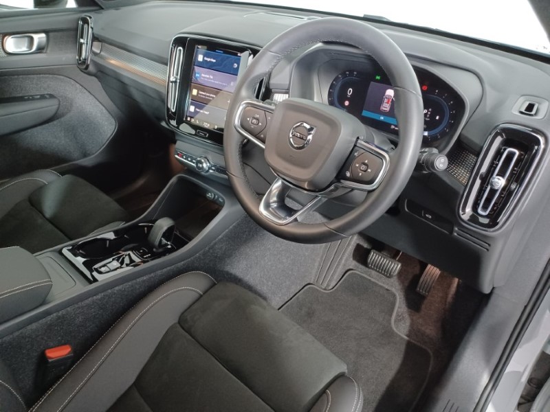 2025 (25) VOLVO XC40 2.0 B3P Plus Dark 5dr Auto 4784855