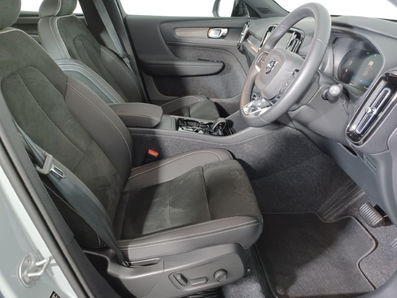 2025 (25) VOLVO XC40 2.0 B3P Plus Dark 5dr Auto 4784856