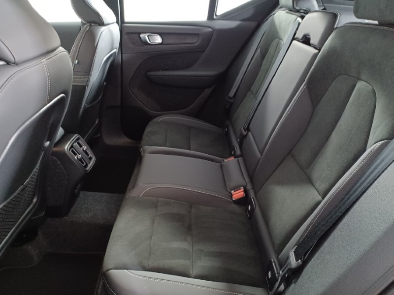 2025 (25) VOLVO XC40 2.0 B3P Plus Dark 5dr Auto 4784867