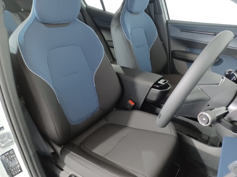 2025 (25) VOLVO EX30 200kW SM Extended Range Plus 69kWh 5dr Auto 4304957