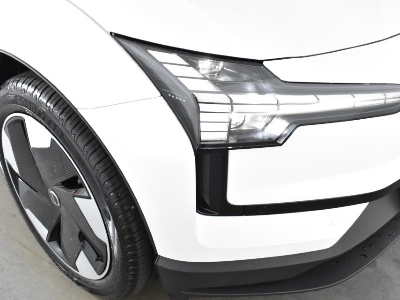 2025 (25) VOLVO EX30 200kW SM Extended Range Plus 69kWh 5dr Auto 4304982