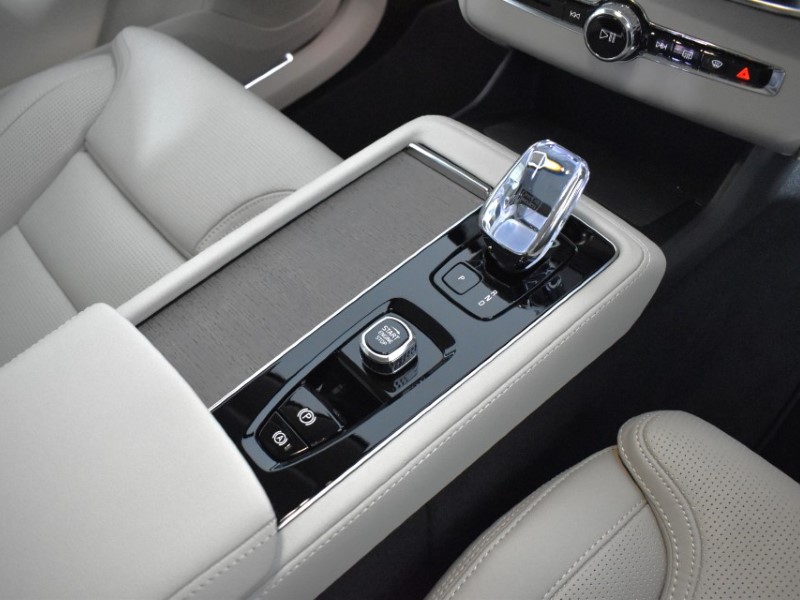 2025 (75) VOLVO XC90 2.0 T8 PHEV Ultra Dark 5dr AWD Geartronic 4505870