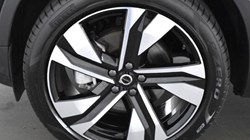2024 (74) VOLVO XC40 2.0 B4P Plus Dark 5dr Auto 4495297