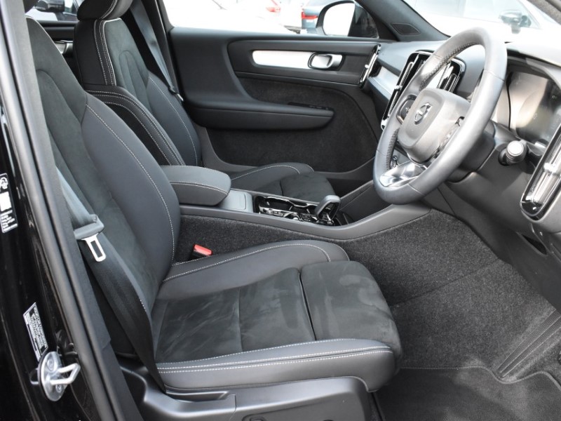 2025 (75) VOLVO XC40 2.0 B3P Plus Black Edition 5dr Auto 5141682
