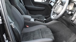 2025 (75) VOLVO XC40 2.0 B3P Plus Black Edition 5dr Auto 5141682