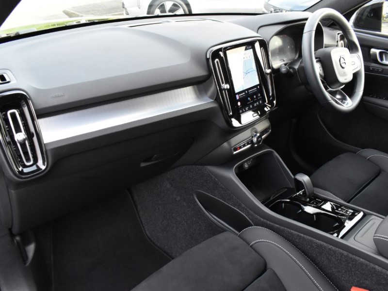 2025 (75) VOLVO XC40 2.0 B3P Plus Black Edition 5dr Auto 5141691