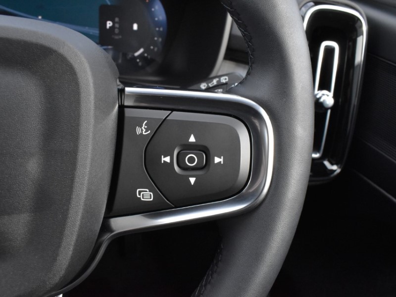 2025 (75) VOLVO XC40 2.0 B3P Plus Black Edition 5dr Auto 5141666