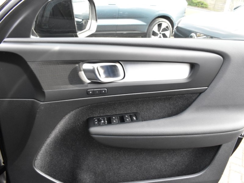 2025 (75) VOLVO XC40 2.0 B3P Plus Black Edition 5dr Auto 5141676