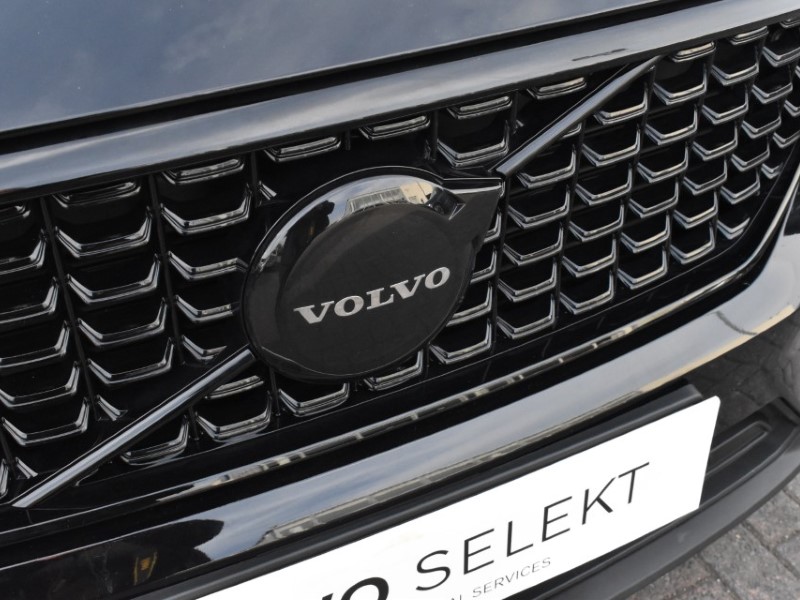 2025 (75) VOLVO XC40 2.0 B3P Plus Black Edition 5dr Auto 5141709