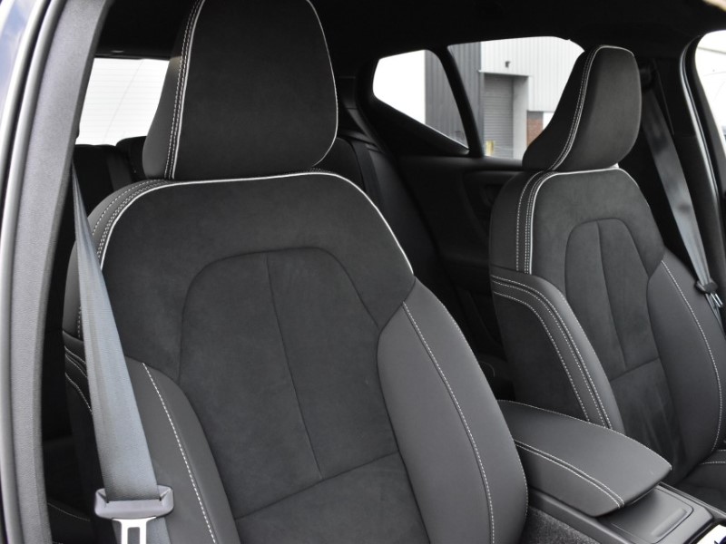 2025 (75) VOLVO XC40 2.0 B3P Plus Black Edition 5dr Auto 5141683