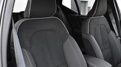 2025 (75) VOLVO XC40 2.0 B3P Plus Black Edition 5dr Auto 5141683