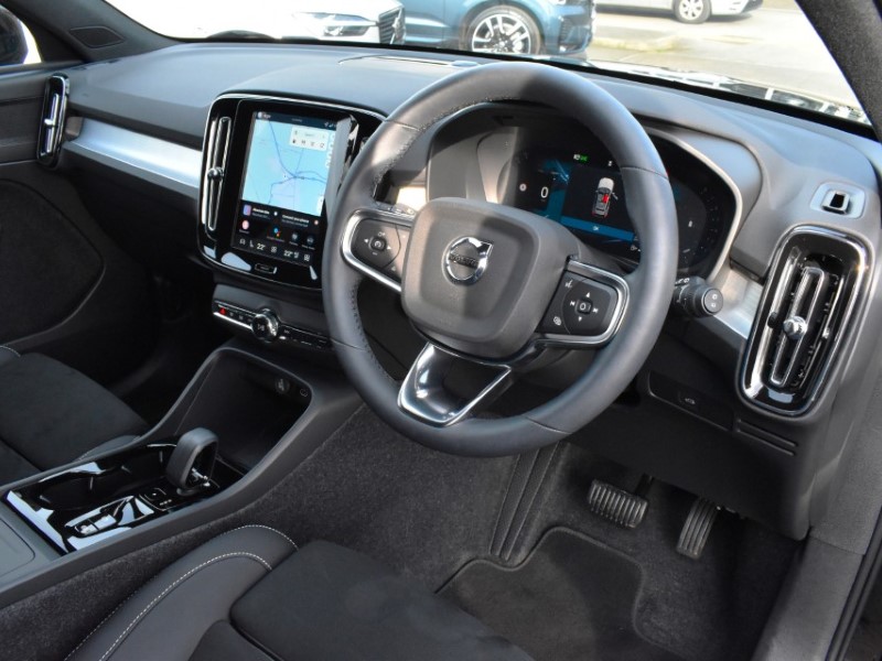 2025 (75) VOLVO XC40 2.0 B3P Plus Black Edition 5dr Auto 5141681