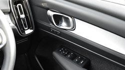 2025 (75) VOLVO XC40 2.0 B3P Plus Black Edition 5dr Auto 5141674