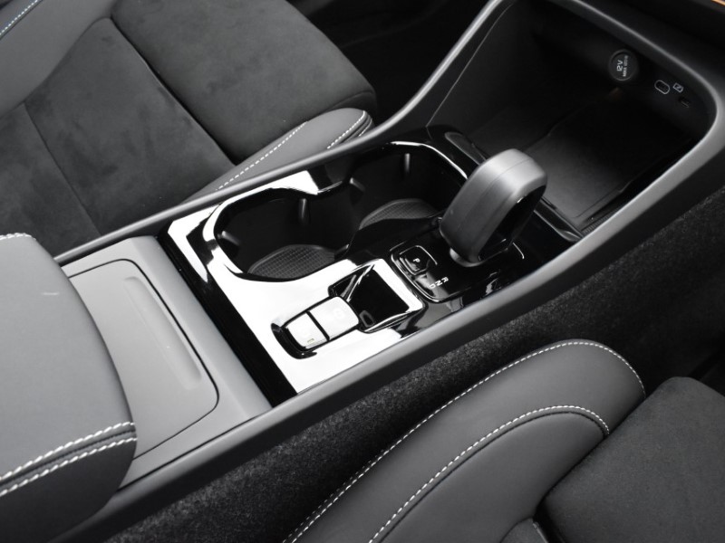 2025 (75) VOLVO XC40 2.0 B3P Plus Black Edition 5dr Auto 5141677