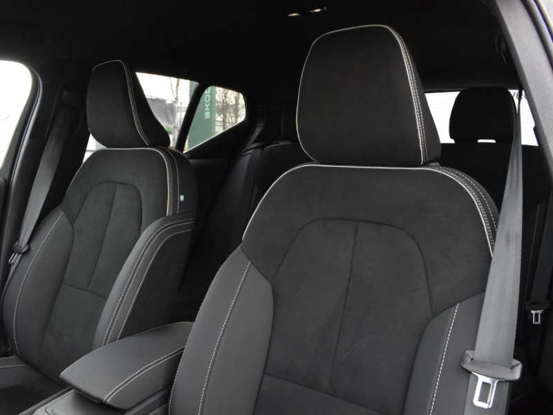 2025 (75) VOLVO XC40 2.0 B3P Plus Black Edition 5dr Auto 5141693