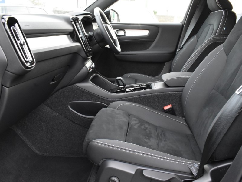 2025 (75) VOLVO XC40 2.0 B3P Plus Black Edition 5dr Auto 5141690