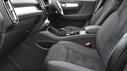 2025 (75) VOLVO XC40 2.0 B3P Plus Black Edition 5dr Auto 5141690
