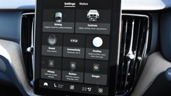 2025 (75) VOLVO XC60 2.0 B5P Plus Dark 5dr AWD Geartronic 5186417